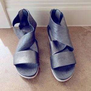 Eileen Fisher metallic silver leather sandal Size 7